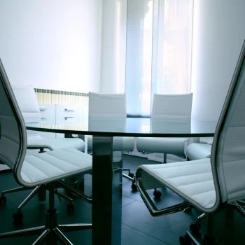 Porro, image:contract_immagini - Porro Spa - Beam Glass table 